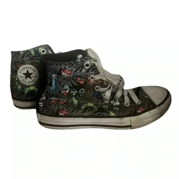 Kid’s Converse High Tops Size 2 - Picture 2 of 3